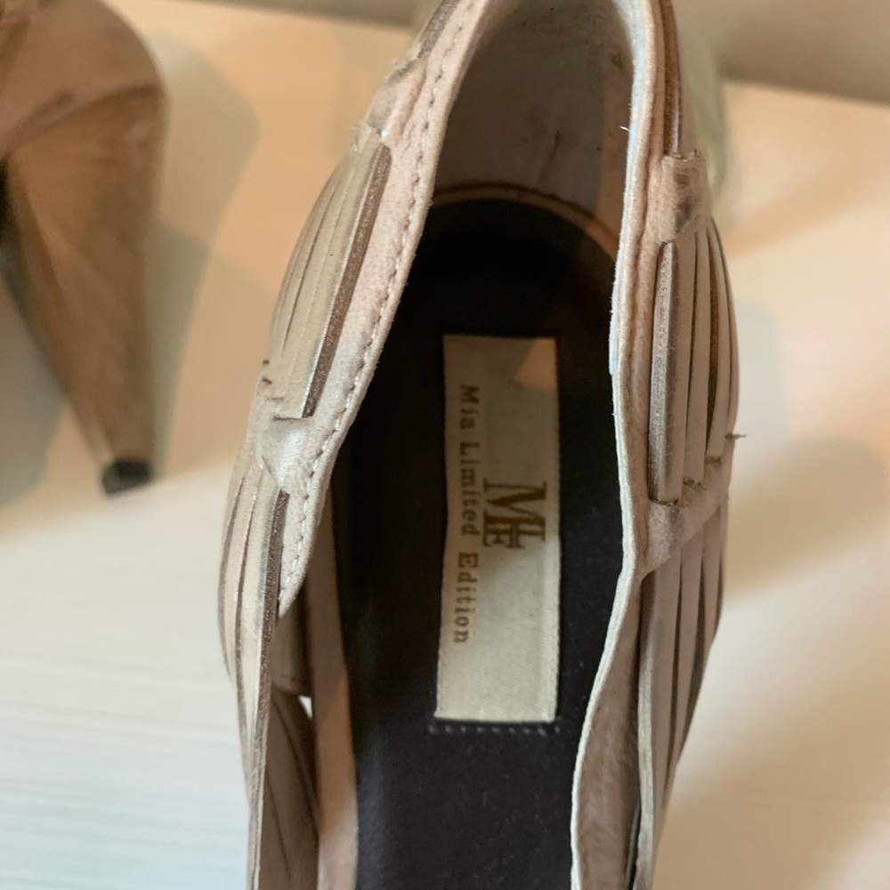 Mia limited edition pumps - Picture 2 of 3